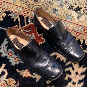 Men’s black dress shoes